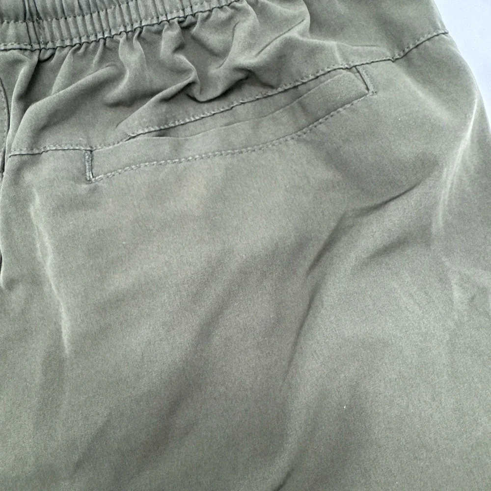 Forever 21 Elastic Waist Shorts Men's Size M - Army Green Cargo Zip Pockets - Picture 7 of 8